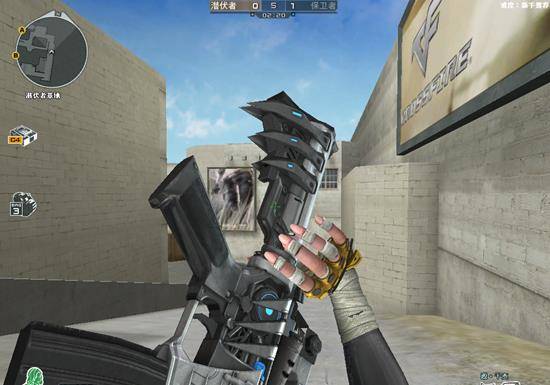 其次便是武器展示属性,在游戏中按k键可以将千变横在自己面前展示