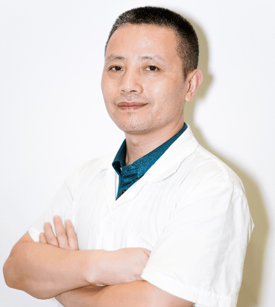 周胜陵 痛症专家出身中医世家,第三代中医传人,在行医20多年,对用针灸