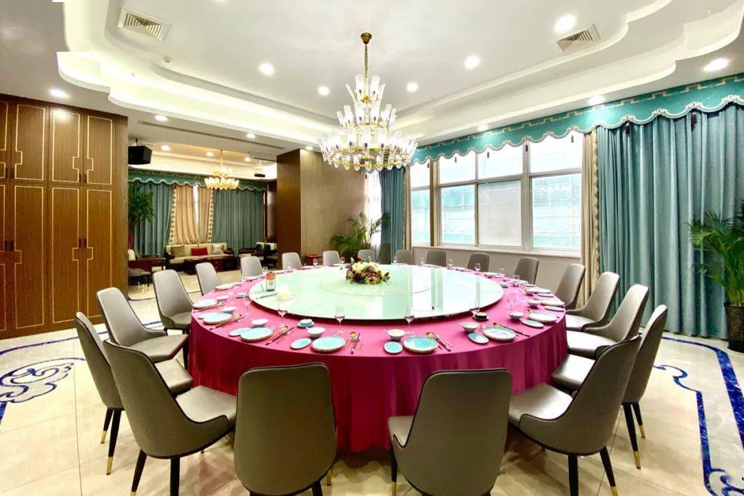 在江阴13年的这家老牌餐饮店最近吃烤鸭送鱼头汤啦