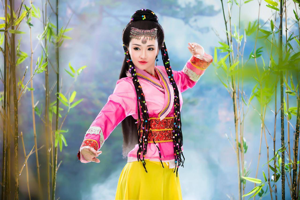 角色名:赵敏 cn:lunaleung/皇甫香凝屠龙刀与倚天剑的出现,引发了江湖