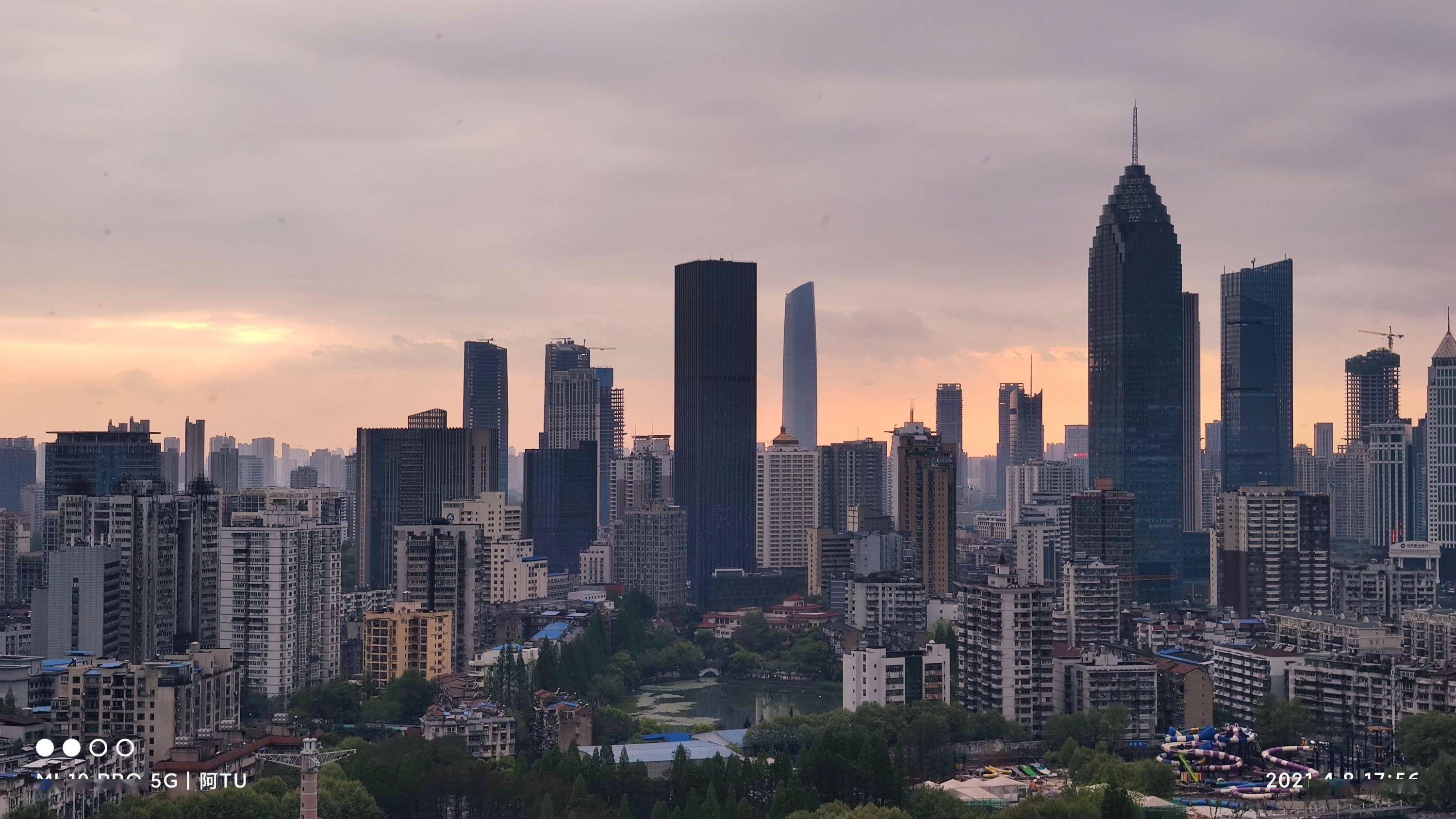 看这是今天的武汉城市摄影队