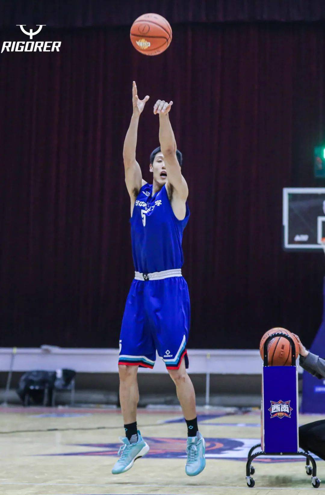 湖南工大的孙熠杰成为西南赛区的扣篮王