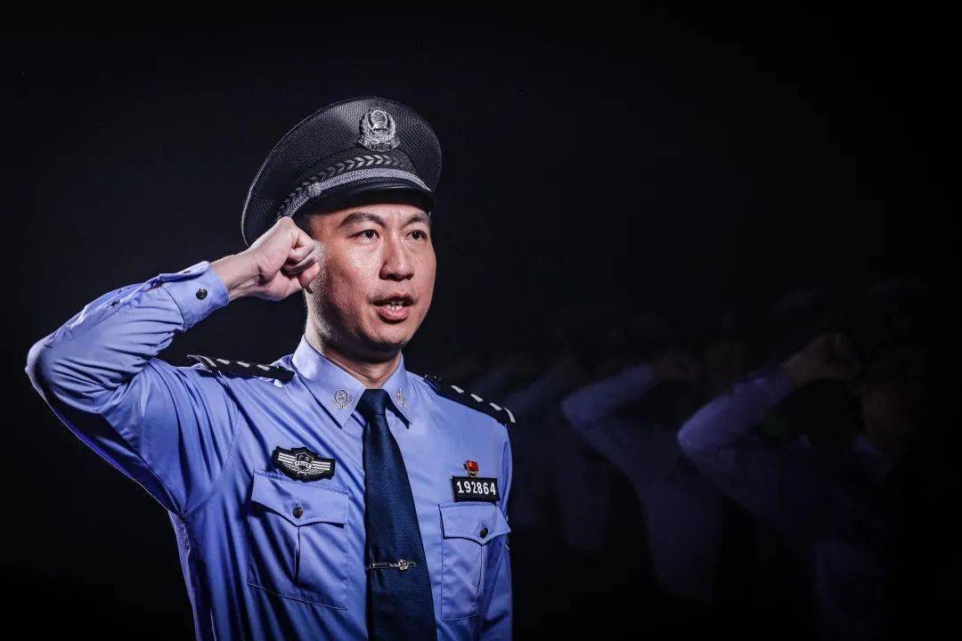 顺德政法铁军风采警队教官梁伟成把课堂当战场甘做绿叶守平安