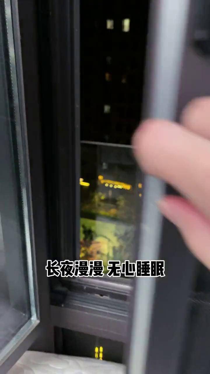 長夜漫漫無心睡眠來個燈光球場一群打球的人還有什麼比這更舒服的呢接