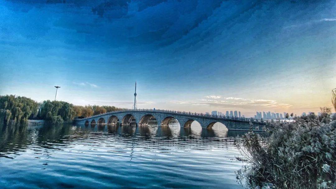 临沂美景不止颐和园临沂凤凰广场也有金光穿洞