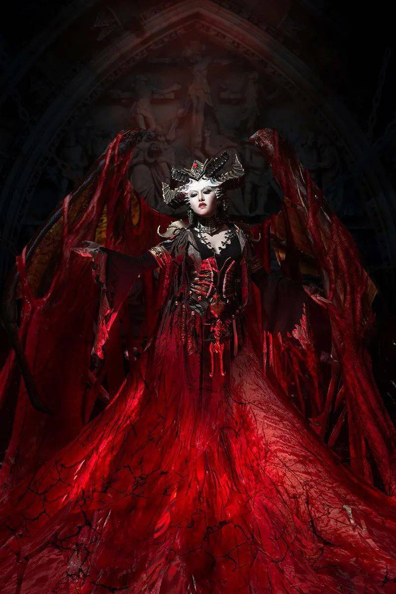 作品名称:《elunes light shall never falter.