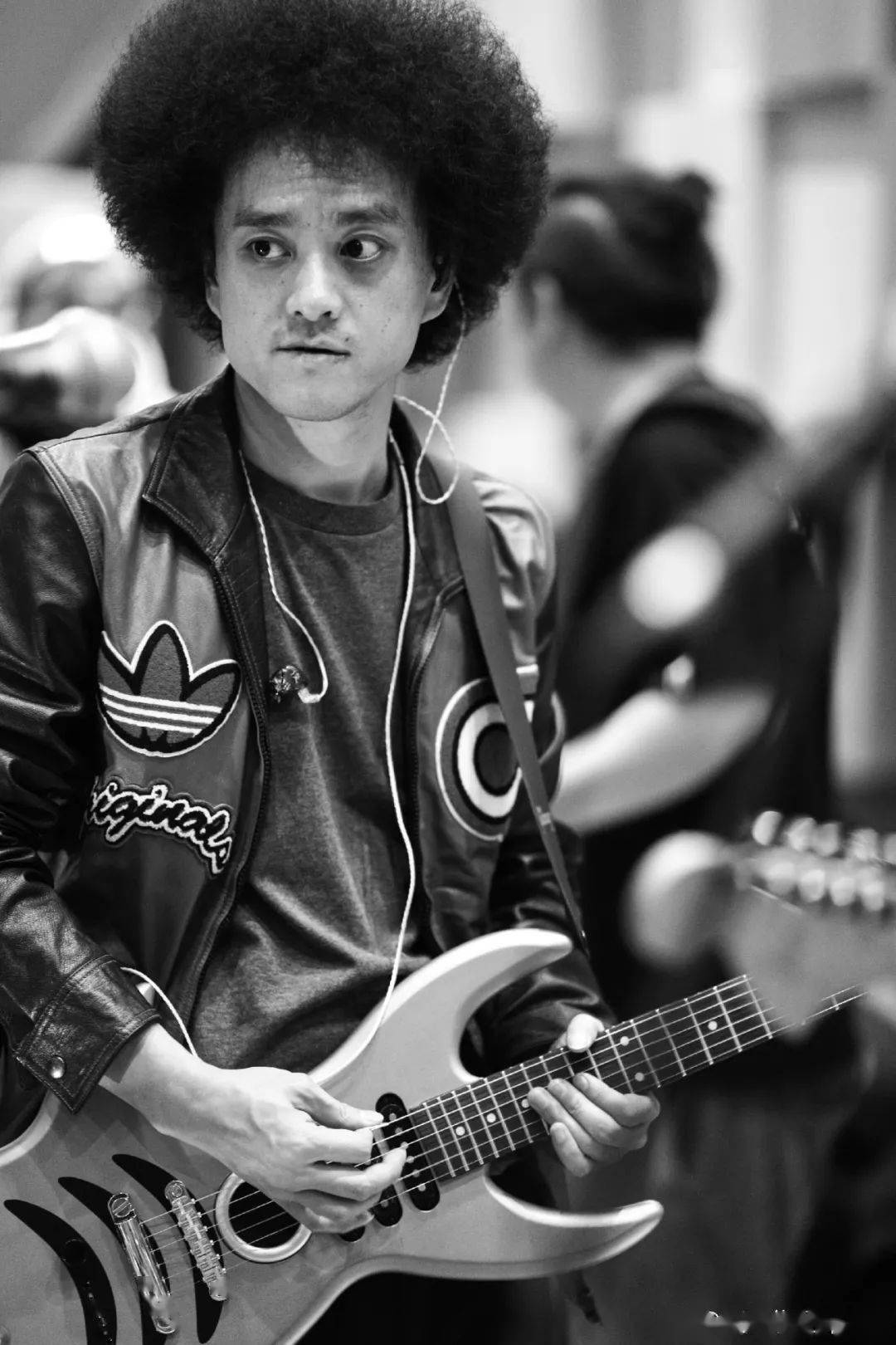 在大多数朋友看来,那时的赵英俊只是身体出了一些问题:"做了一个手术