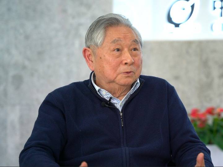 特写乒乓名宿徐寅生在忙两件事