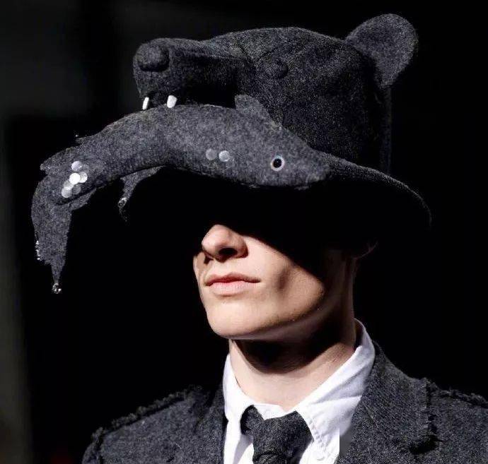 一顶创意的帽子各国际大牌抢着合作的帽子设计大师stephenjones作品