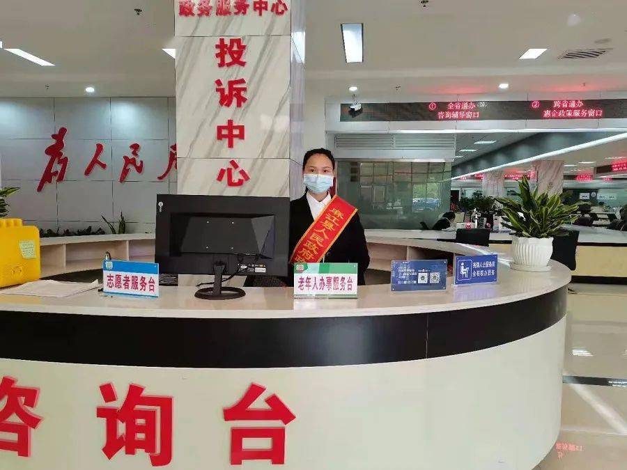 麻江县增设老年人办事服务台让老年人办事不再难