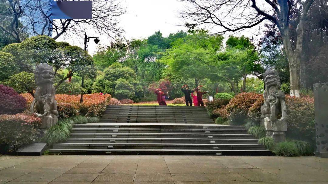 吴兴公园墨妙亭二五时一刻至铁佛寺.