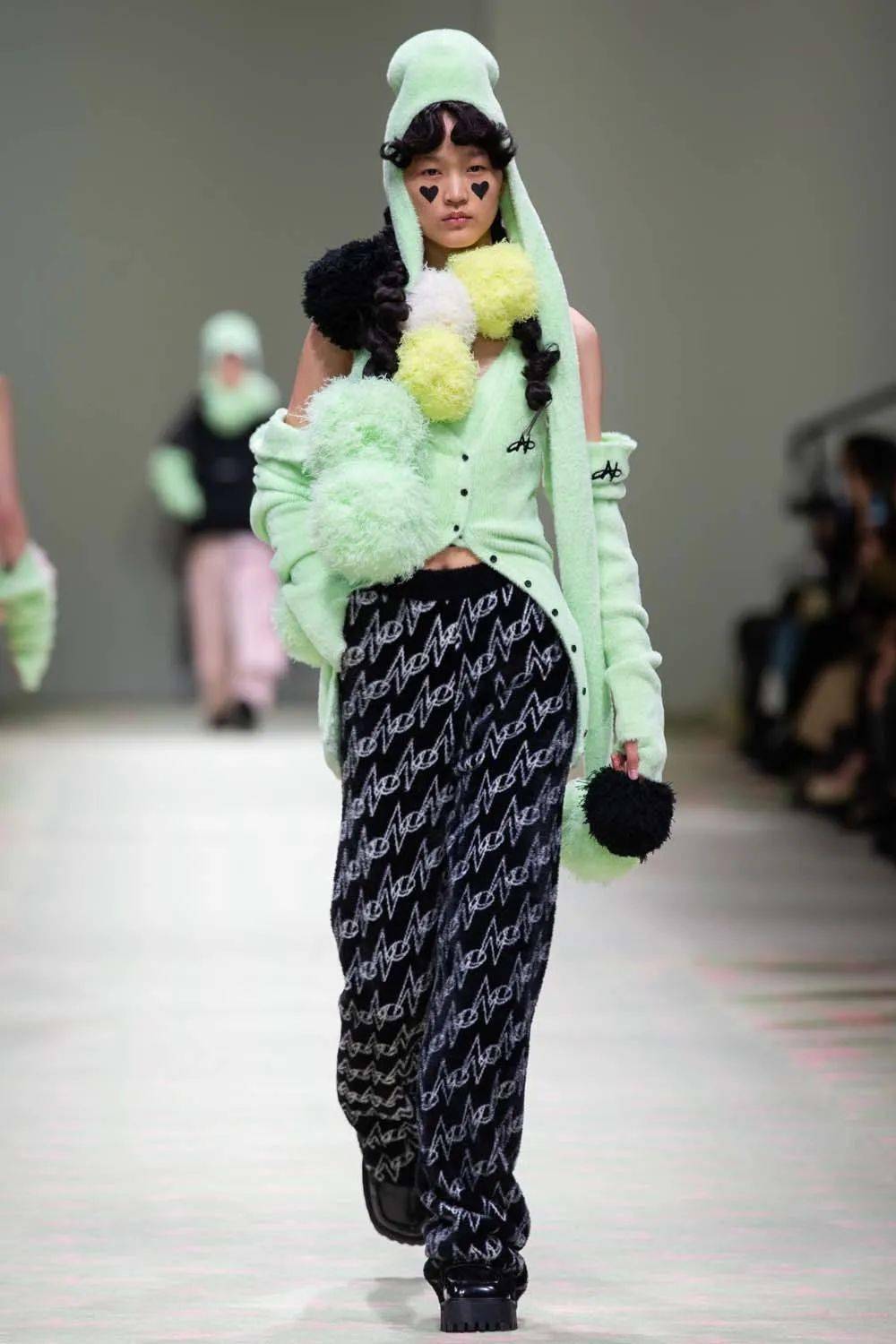 aw21上海时装周day4周末持续时尚在现实与梦境之间碰撞融合