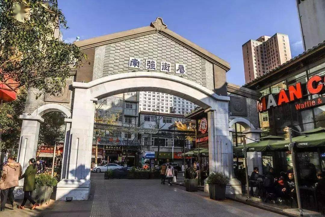 一段历史与美食交汇的街道,品味最具特色的老昆明风味美食!