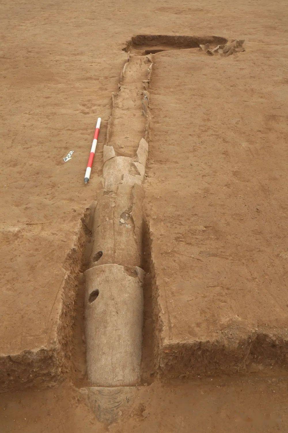 排水管道▲13号地点 宫区6号建筑西北附属建筑铺砖廊道▲6号宫殿建筑