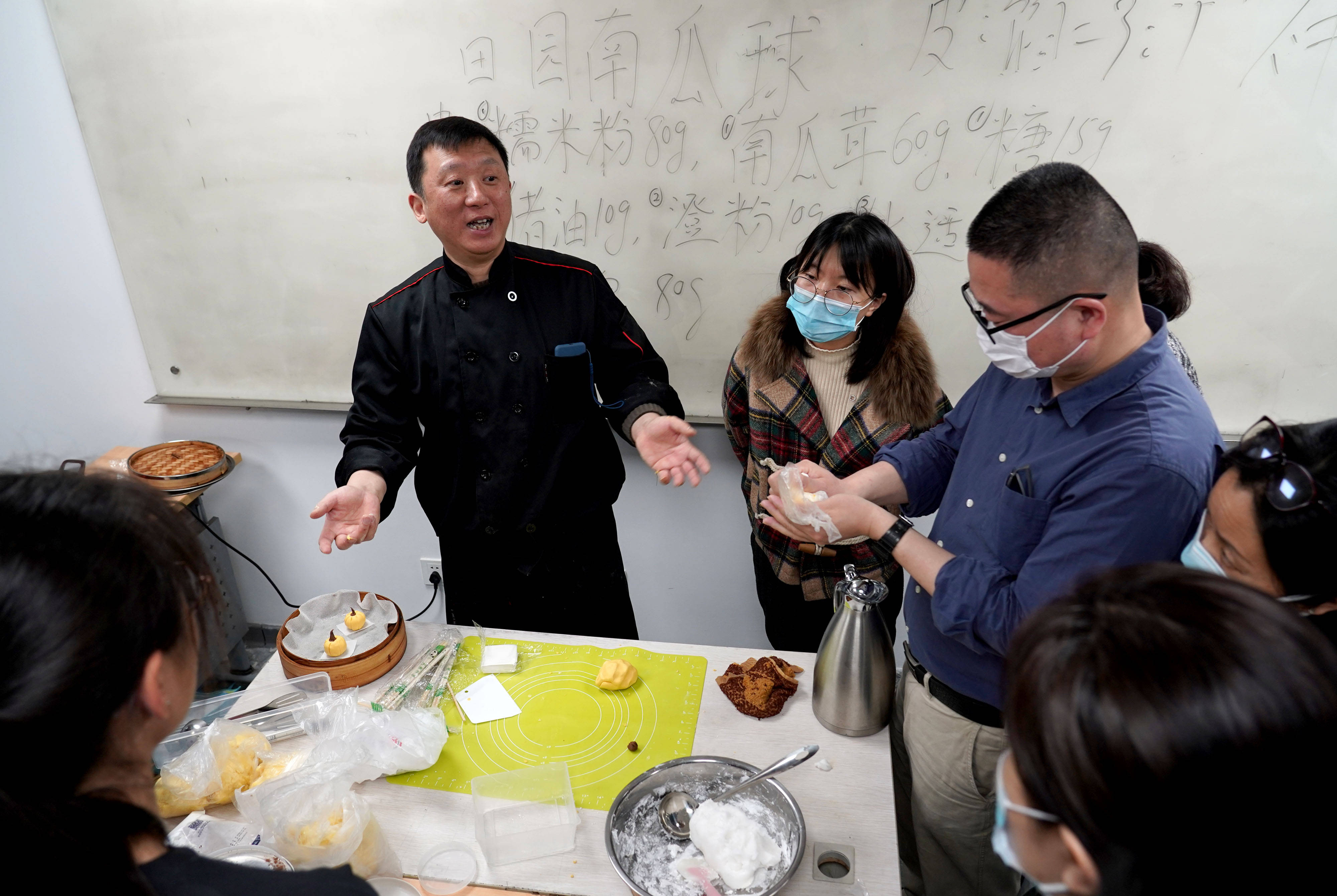 搭帐篷排队抢名额_上海继续教育_nike抢鞋排队名额已满