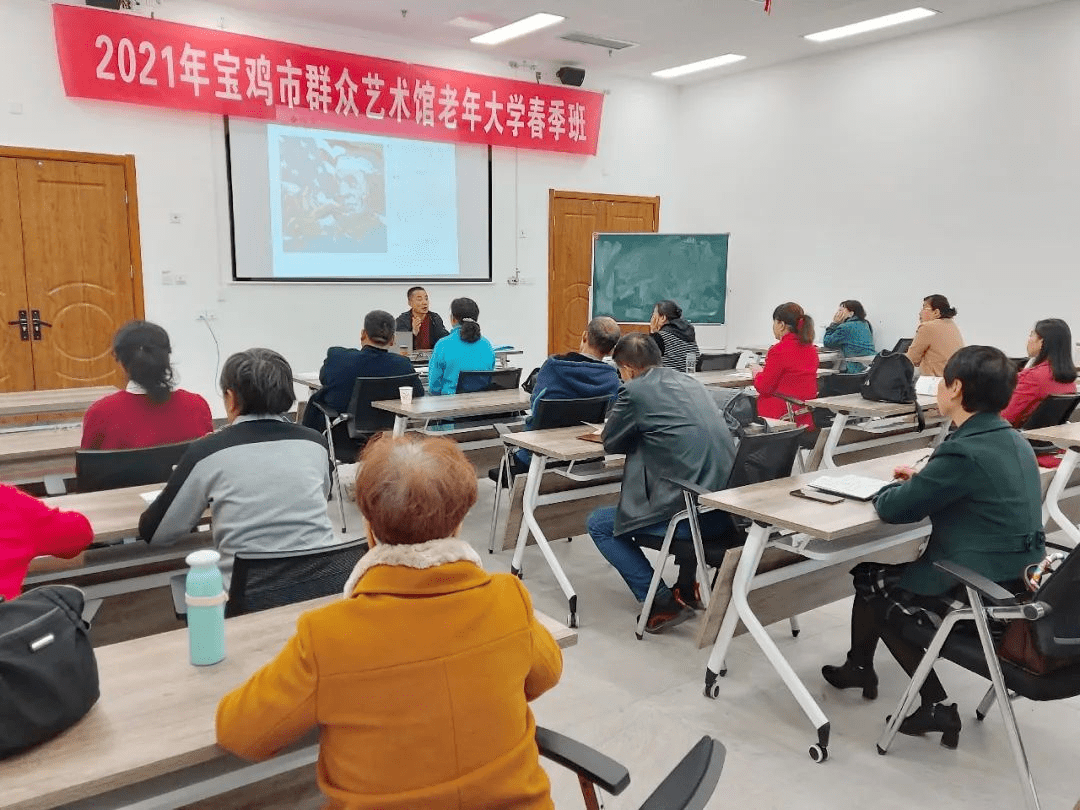 馆老年大学春季班依旧坚持公益性原则,学习全部免收学费,开设有摄影