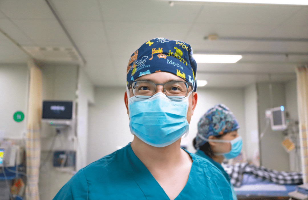 你是我的城池营垒收官邵主任手术时戴的花帽子还没我们医院的潮呢