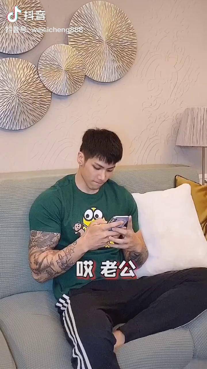 徒手掰苹果挑战斗腕魏思澄