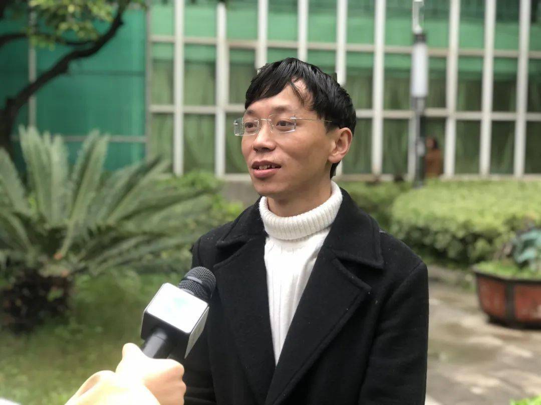 选调生陈正忠听完讲座后感慨地说:"今天听黄老说他们当年到六盘水参加