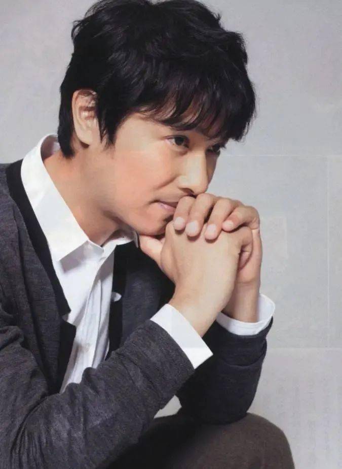 自从去年《半泽直树2》热播后,堺雅人就暂时没有再进行演员活动.