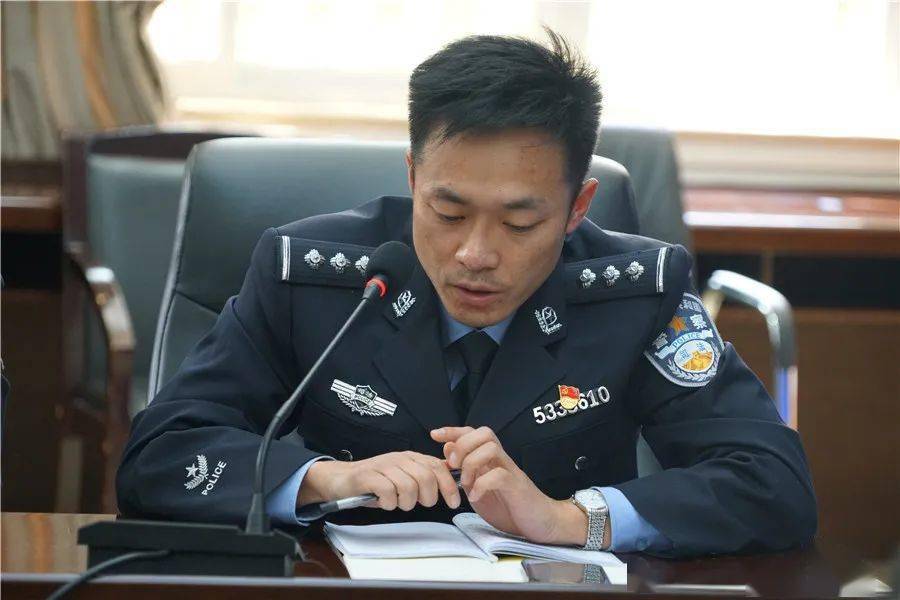 汲取学习力量践行初心使命党委委员副政委李晓燕为基层党支部讲党课