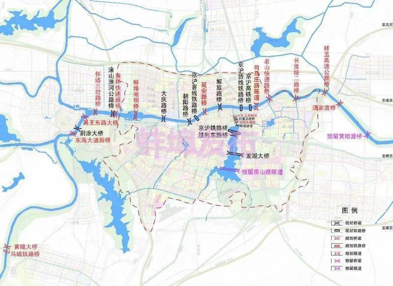 除位于市区西南方向,仍在规划中的马城附近的2座桥外,与市区交通密切