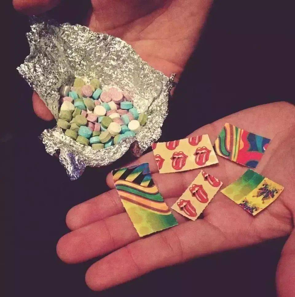 邮票毒品中添加的是lsd(也称麦角二乙酰胺,一种强烈的半人工致幻剂)