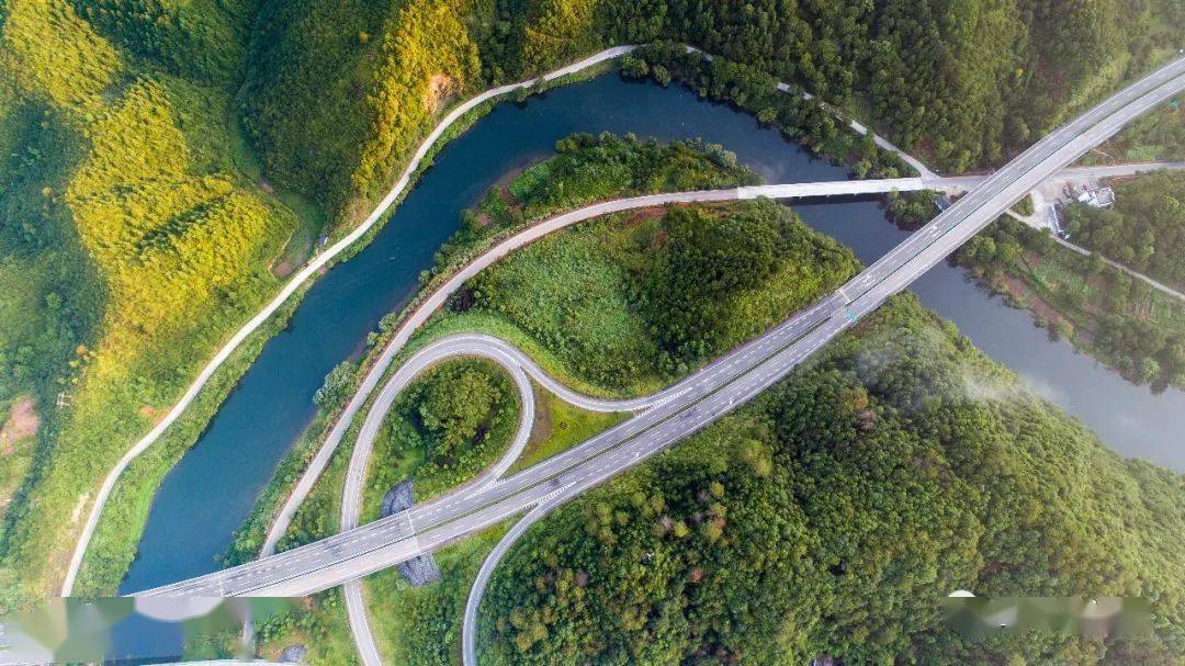 沿着高速看江西航拍杭瑞高速景婺黄段景色秀美风光绮丽