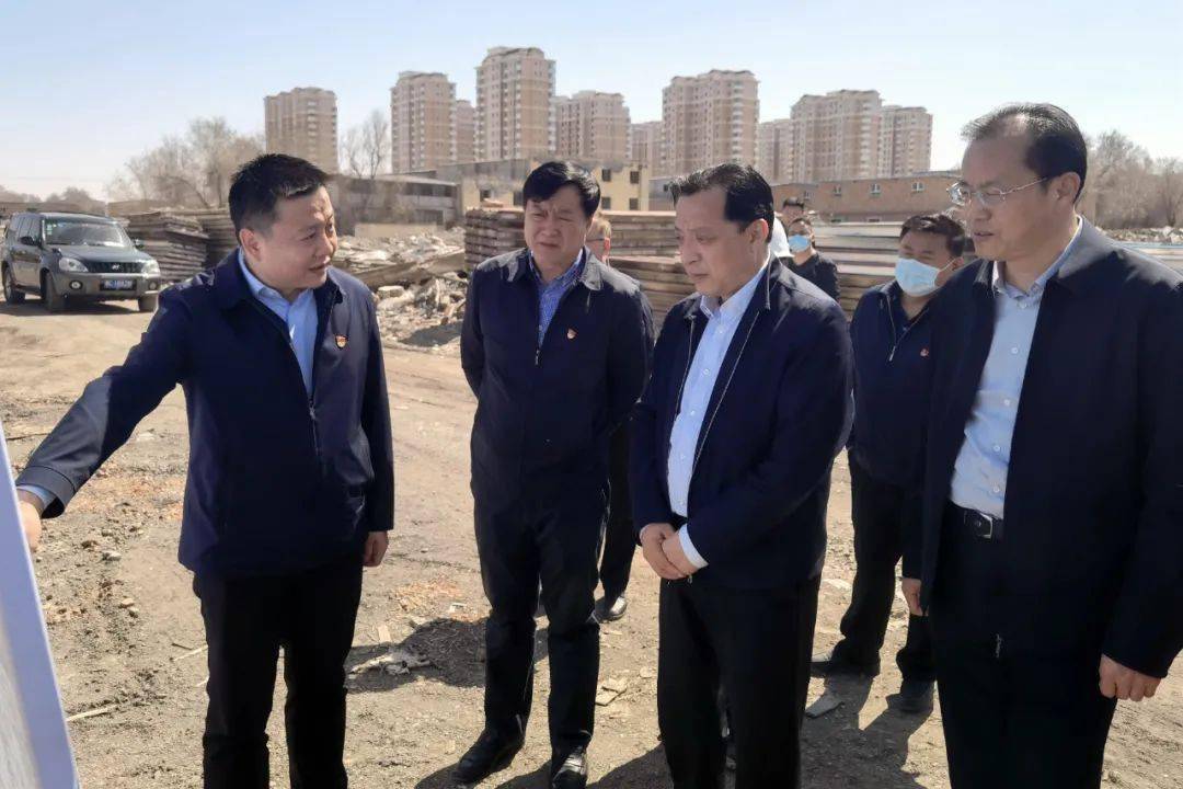 4月14日,师市党委书记,八师政委,石河子市人大常委会主任董沂峰调研