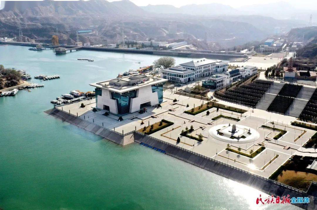 临夏地质公园黄河水电博览园建有游客服务中心,位于刘家峡大坝码头