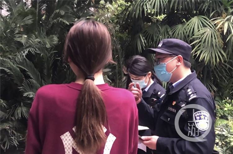 接境外诈骗电话被警察带走