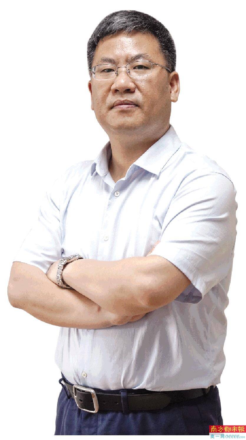 装置|近二十载痴迷研究波浪能“捕浪高手”把论文写在海上