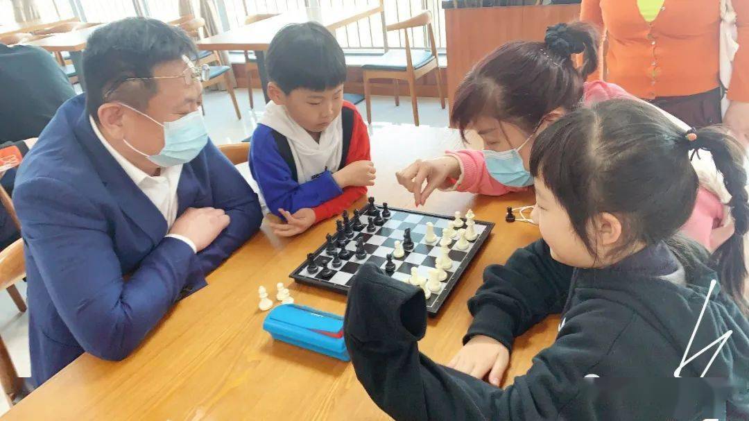 《走进上合—棋聚上合》之国际象棋亲子赛篇