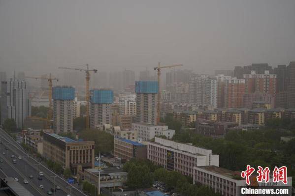 河南多地現浮塵揚沙天氣空氣汙染嚴重