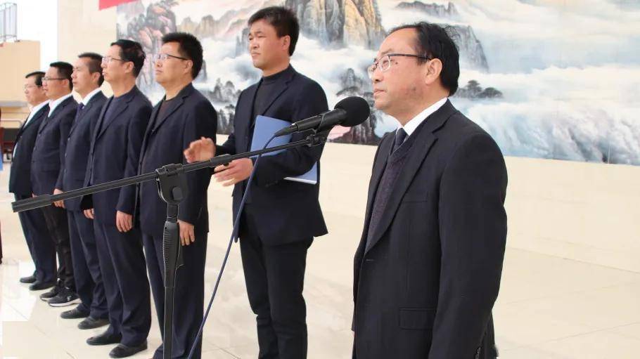 开幕式由党支部副书记闫志军主持,党支部书记王维忠致开幕辞,校长郝抓