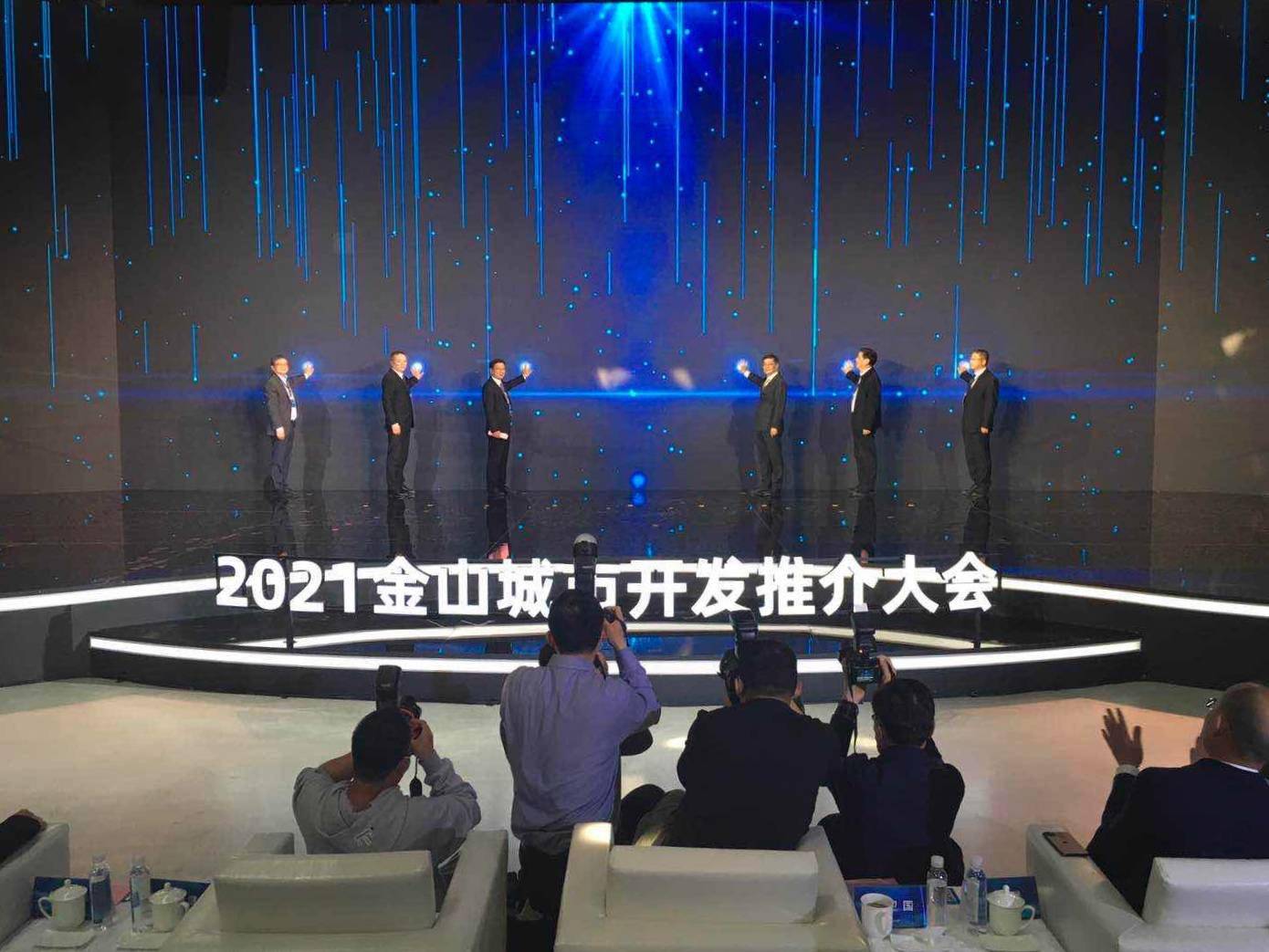 位城市规专家受聘金山 打响 上海湾区 城市空间格局转型焕新 发令枪 建设