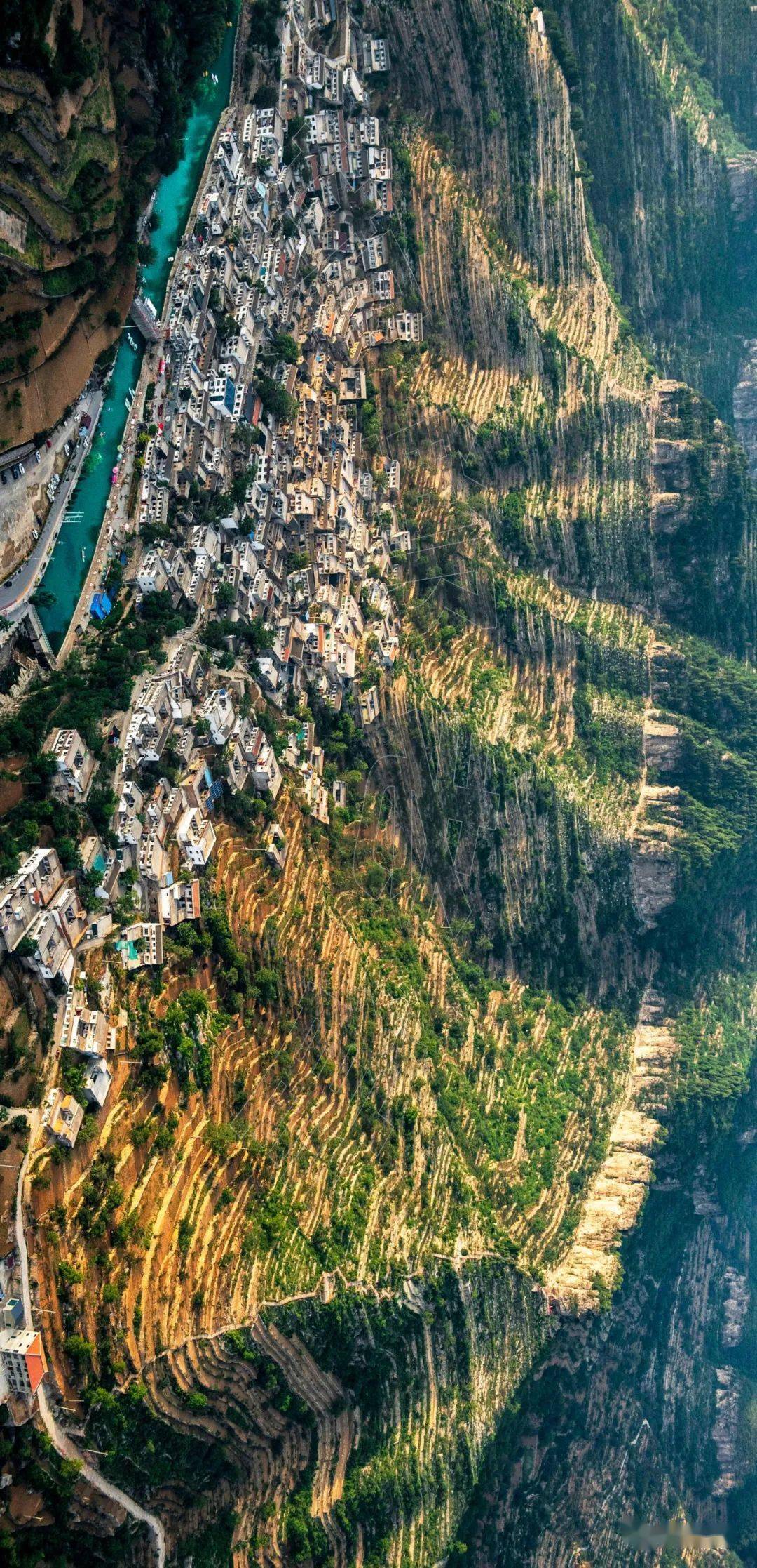 王后石头梯田谷之刘家一汪清水一道风景