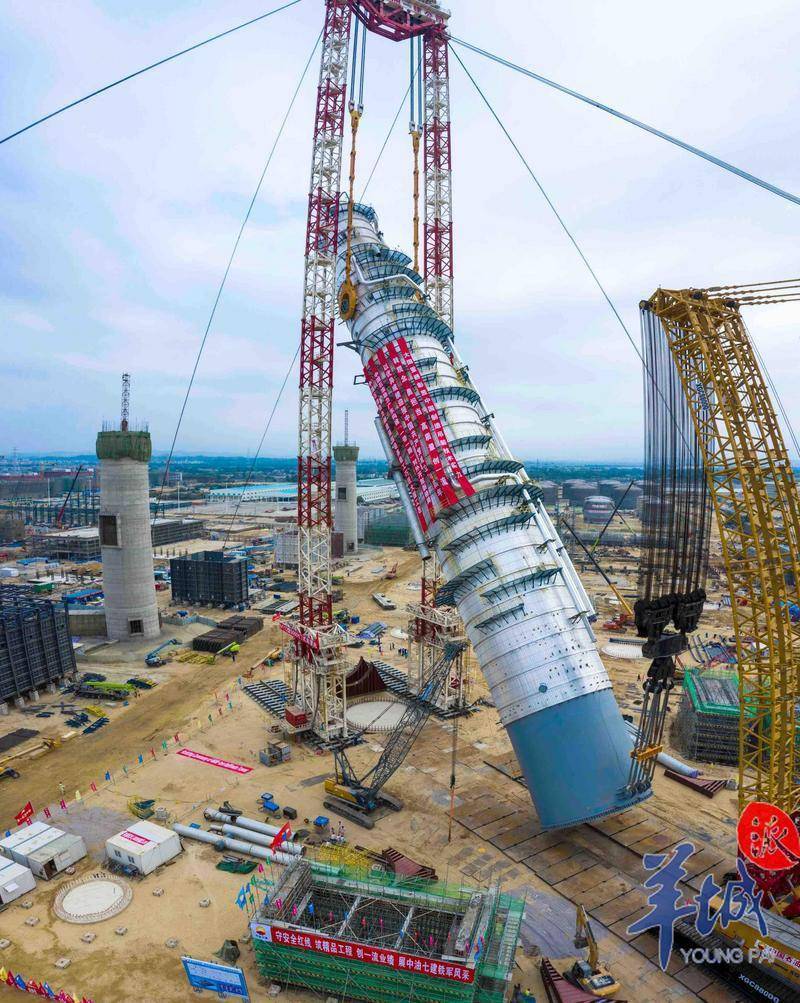 刷新亚洲记录!广东石化炼化一体化项目4606吨抽余液塔成功吊装就位