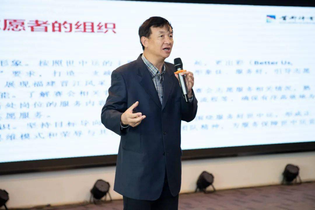 陆卫平原首都体育学院继续教育学院院长,国家级排球裁判员,国际级沙滩