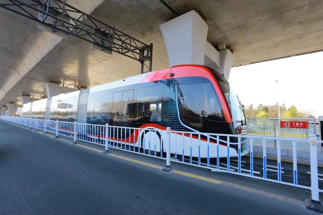 在营运方面,盐城创新了srt营运调度组织形式,实现了srt与brt的协调