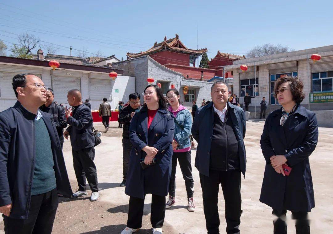 各路媒体齐聚原平第十二届梨花诗歌艺术周现场采风_王彤