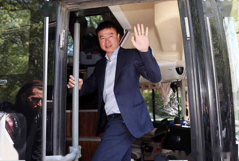 津门虎今日启程兵发苏州全队信心十足曹阳正同行