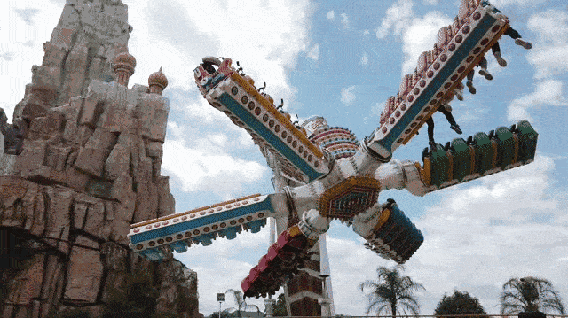 18米高空上的狂野舞蹈的极速风车!