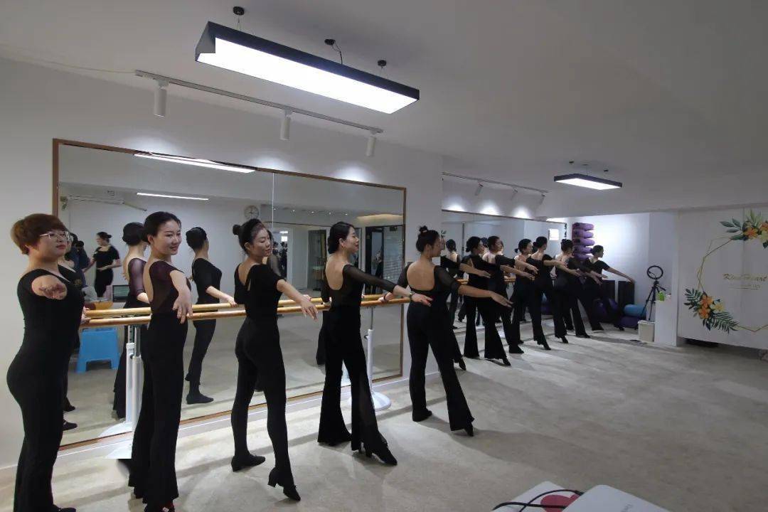 体态不对健身减肥都白费如水形体让你做体态优雅的女人