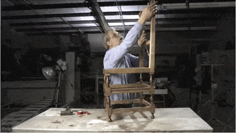 为了做琴腿,把车床锯成两半.213天,整个屋子终于搭建完成.