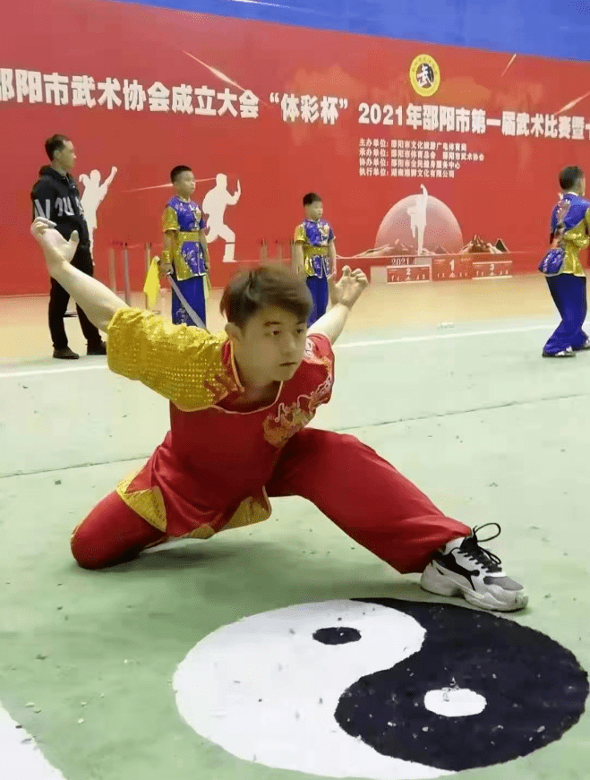 新宁县武术馆参加全市首届武术比赛斩获19金9银