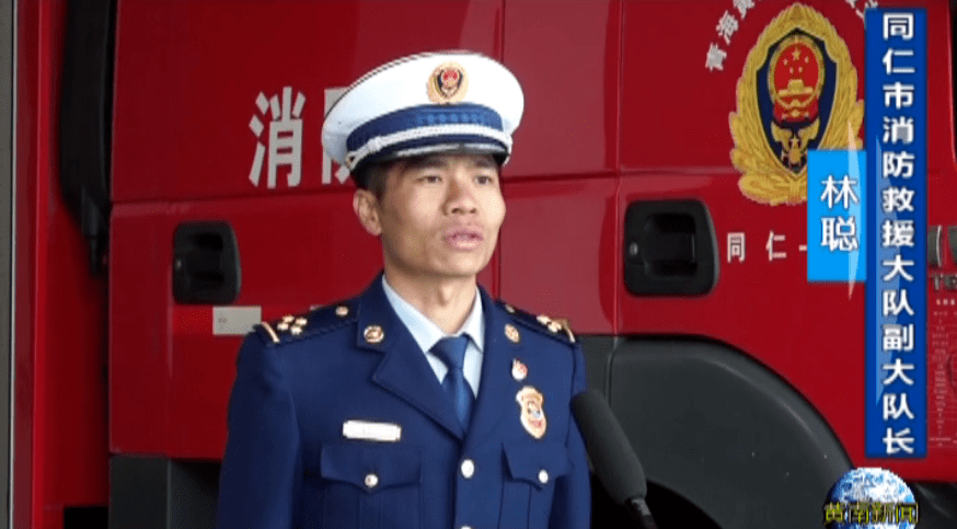 消防指战员飞檐走壁救助被困者