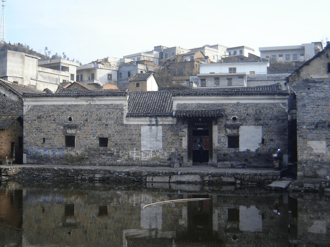 07.14—2008.10.24),1925年萧克投笔从戎,参加北伐战争.