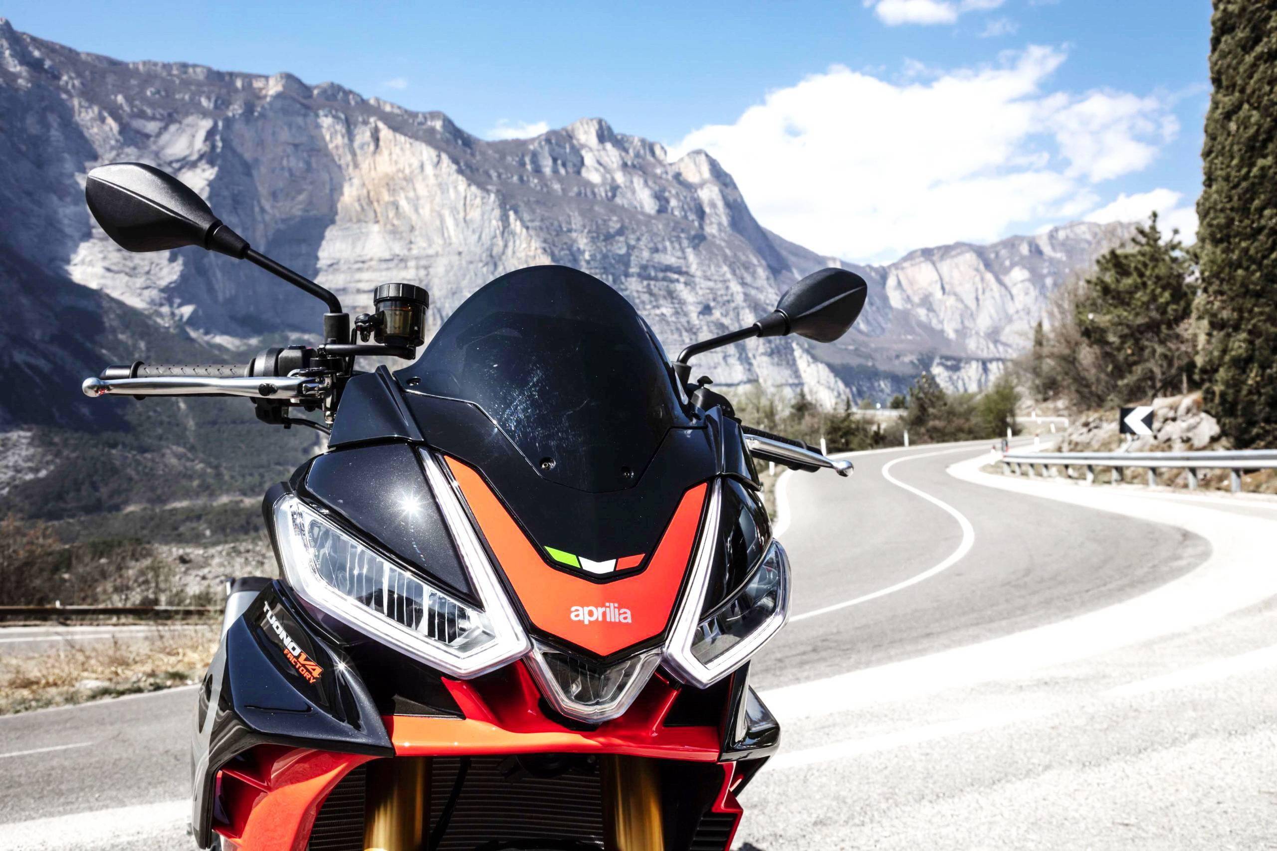 阿普利亚2021tuonov4factory户外特写