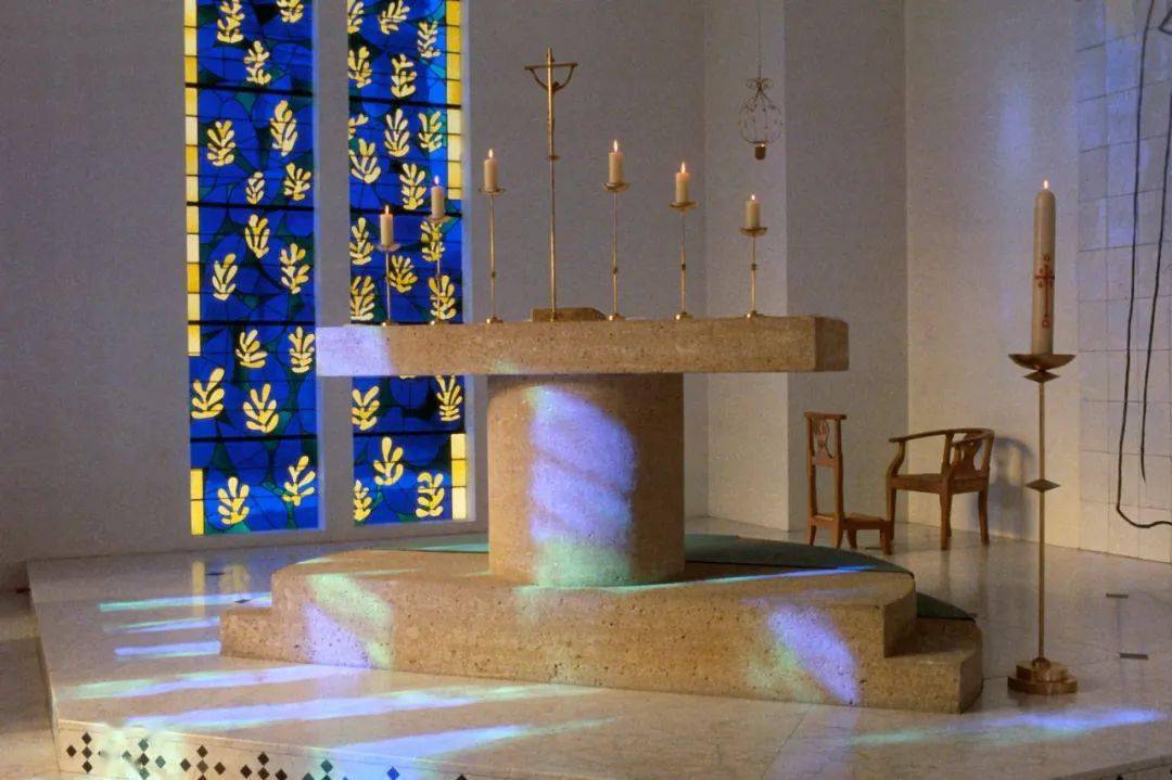 这座教堂是马蒂斯所做的最大作品,也是他与一位修女的友谊见证_莫尼克